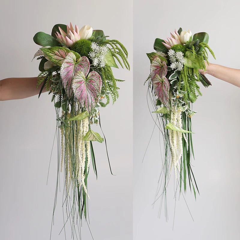 Waterfall hand holding simulat - مراجعة Photography Lighting Simulation وسعره